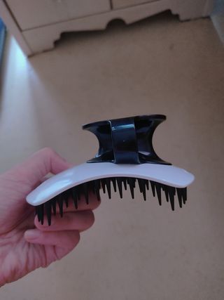 온가족 시원한샴푸 깨끗한두피 샴푸브러쉬 두피스케일링 히트팡블랙에디션 — 5점을 준 리뷰어가 2021년 8월 올린 사용 사진