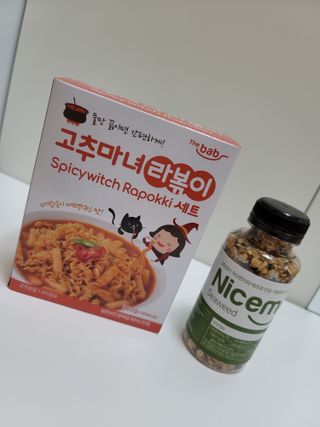 더밥  고추마녀 라볶이 +  나이스미 무설탕 현미후레이크 — 4점을 준 리뷰어가 2021년 10월 올린 사용 사진