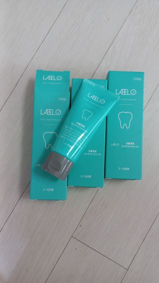 치과에서 쓰는 치약 _ 라벨제로 저불소 꼬마, 키즈, 유아, 베이비, 주니어 안전한 어린이치약 — 5점을 준 리뷰어가 2022년 11월 올린 사용 사진
