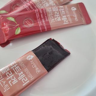 자연에온 가득담은 몽모랑시 타트체리 콜라겐 젤리스틱 — 4점을 준 리뷰어가 2021년 1월 올린 사용 사진