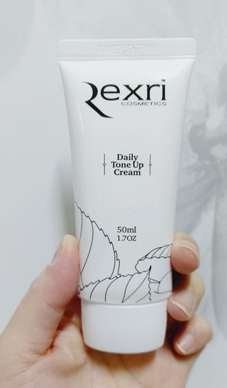 렉스리 데일리 톤업 크림 Rexri Daily Tone Up Cream — 5점을 준 리뷰어가 2022년 7월 올린 사용 사진