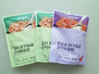 [푸딩팩토리] 요잇조잇 닭갈비 닭가슴살/김치 닭가슴살 곤약볶음밥 2종 (김치볶음밥 2개 닭갈비 볶음밥 1개) — 4점을 준 리뷰어가 2022년 7월 올린 사용 사진