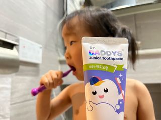닥터데디스 안심불소 튼튼치약(청포도, 민트 중 택 1) 60g + 여행용 미니 치약 15g — 5점을 준 리뷰어가 2022년 12월 올린 사용 사진
