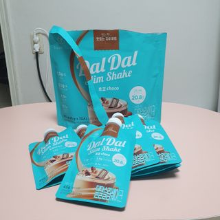 달달슬림쉐이크 구매평★달달슬림 맛있는 단백질 쉐이크 파우치 다이어트 식사대용 프로틴 파우더 보충제 — 5점을 준 리뷰어가 2025년 8월 올린 사용 사진