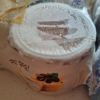 매일바이오 그릭요거트 오리지널 플레인 4개, 로스터리 커피믹스 4개 — 4점을 준 리뷰어가 2021년 12월 올린 사용 사진