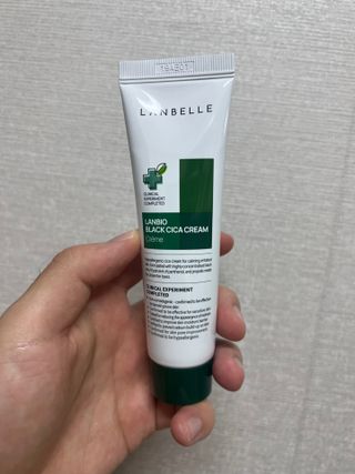 랑벨 랑바이오 블랙 시카 크림 50ml(블랙비 프로폴리스, 시카 4종, 판테놀 10 함유) — 5점을 준 리뷰어가 2022년 7월 올린 사용 사진