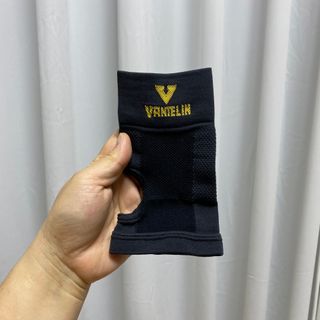 반테린서포터 손목 — 5점을 준 리뷰어가 2021년 4월 올린 사용 사진