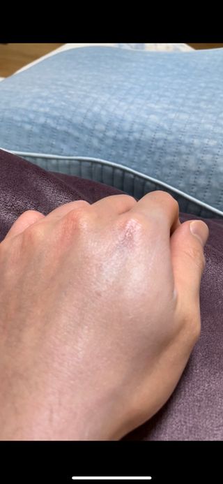 [AHC] 세이프온 에센스 선크림 올리브영 스페셜 증정 기획세트 — 4.5점을 준 리뷰어가 2022년 6월 올린 사용 사진