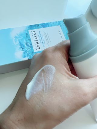 [스킨1004] 마다가스카르 센텔라 히알루-시카 워터핏 선세럼 50ml — 5점을 준 리뷰어가 2024년 5월 올린 사용 사진