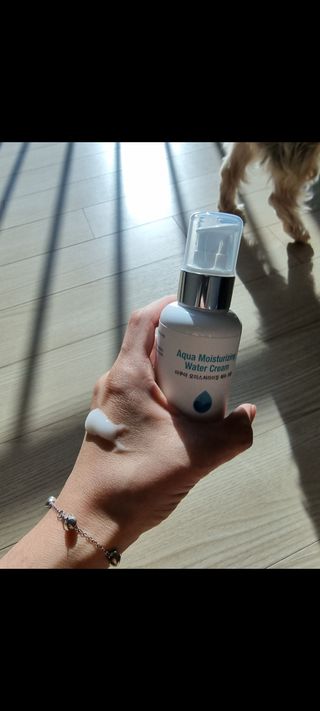 약손명가코스메틱 에오스보떼 아쿠아 모이스처라이징 워터 크림 — 5점을 준 리뷰어가 2022년 4월 올린 사용 사진