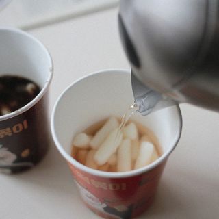 유비쿡 컵떡볶이 매운컵떡볶이2개/ 짜장컵떡볶이 2개  총 4개세트 — 5점을 준 리뷰어가 2021년 4월 올린 사용 사진