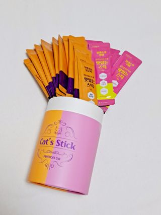 페페로니 맛있는 스틱 - 무항생제 닭고기 15개 + 알래스카 연어 15개 — 5점을 준 리뷰어가 2021년 8월 올린 사용 사진