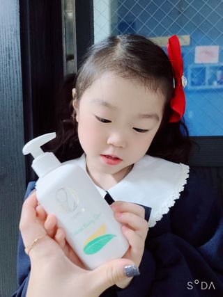 mom e 맘이 내추럴 베이비 케어 샴푸앤바스+로션 — 5점을 준 리뷰어가 2021년 1월 올린 사용 사진