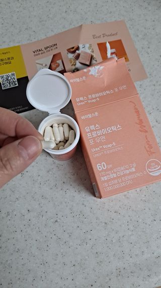 [바이탈스푼] 여성 질 유산균, 유렉스프로바이오틱스 포 우먼 (60캡슐) — 5점을 준 리뷰어가 2022년 7월 올린 사용 사진