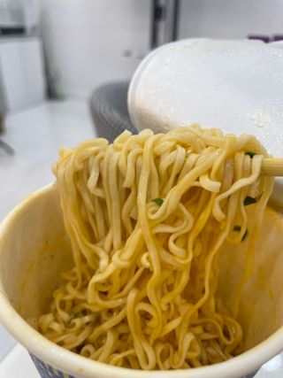 NISSIN 닛신 컵누들  4종 - 씨푸드오리지날, 씨푸드 스파이시, 씨푸드 커리, 씨푸드 XO소스 — 5점을 준 리뷰어가 2022년 12월 올린 사용 사진