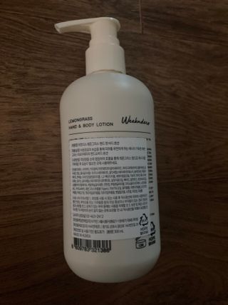 [위켄더스] 끈적임 없이 수분감을 채워주는 핸드& 바디로션 1종 랜덤발송 — 4.5점을 준 리뷰어가 2022년 5월 올린 사용 사진