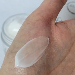 플레라디 에델바이스 인리치드 머랭 크림 — 5점을 준 리뷰어가 2021년 4월 올린 사용 사진