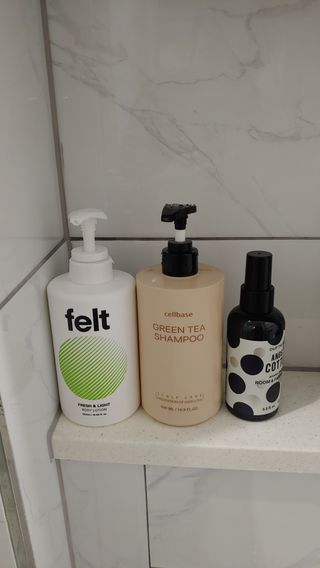 프리마인 더이상 뻣뻣하고 효과없는 탈모샴푸는 NO. 근본부터 케어하는 셀베이스 그린티샴푸(500ml) — 5점을 준 리뷰어가 2023년 4월 올린 사용 사진
