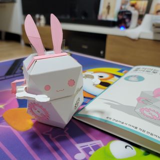 움직이는 종이로봇 - 로빗 로얄버전 움직이는 종이 로봇 - 로빗 — 4점을 준 리뷰어가 2021년 1월 올린 사용 사진
