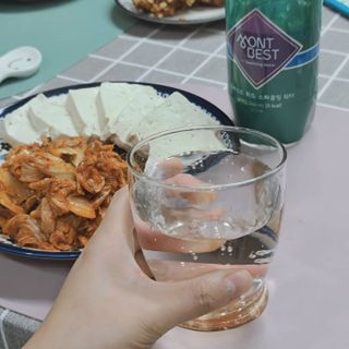 몽베스트 Montbest with Sparkling water Plain 20병 — 5점을 준 리뷰어가 2021년 10월 올린 사용 사진
