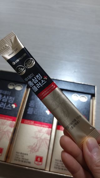 서울약사신협_투데이홍삼정플러스스틱_10g x 30포 — 5점을 준 리뷰어가 2021년 5월 올린 사용 사진