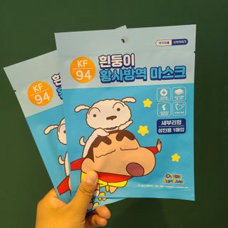 [숨그림]  덴탈마스크 짱구 우리아이 그리고 내가 쓰는 믿을수있는 케릭터 마스크  16종 — 5점을 준 리뷰어가 2021년 10월 올린 사용 사진