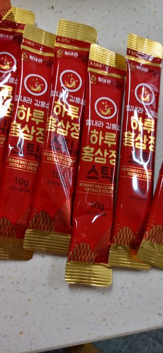 힘내라김홍삼 하루홍삼정스틱 10g x 10포 — 4.5점을 준 리뷰어가 2021년 3월 올린 사용 사진