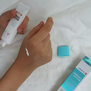 리더스코스메틱 리더스 카밍 바이오틱스 선 에센스 SPF 50+ PA++++ — 5점을 준 리뷰어가 2022년 7월 올린 사용 사진
