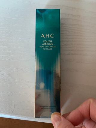 [NEW 탄력유턴 아이크림] AHC 유스 래스팅 리얼 아이크림 포 페이스 — 5점을 준 리뷰어가 2021년 2월 올린 사용 사진
