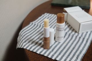 더사가오브수 [사가수] 효혜윤 보태니컬 에너지 에센스인로션 20ml /아이포올 스틱 3g — 5점을 준 리뷰어가 2023년 2월 올린 사용 사진