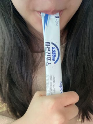 자연에온 아르긴포스 L-아르기닌 5555mg 스틱 15개입 1박스 — 5점을 준 리뷰어가 2022년 1월 올린 사용 사진