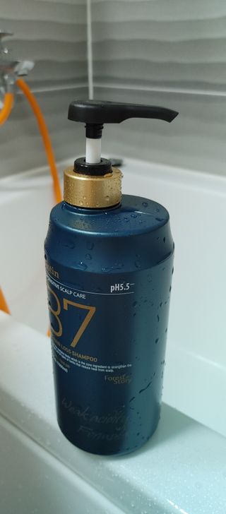 [포레스트스토리] 탈모증상완화 샴푸 1,000ml — 5점을 준 리뷰어가 2022년 4월 올린 사용 사진