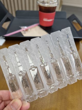 유니베르소 산소앰플 7일 집중케어 앰플 — 5점을 준 리뷰어가 2021년 8월 올린 사용 사진