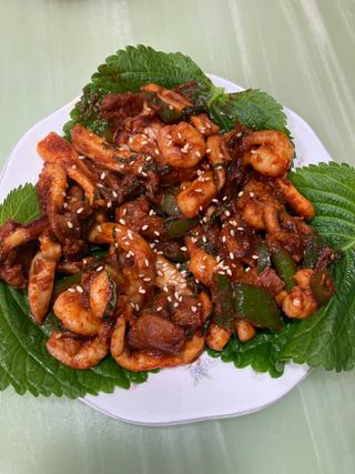 화끈한녀석들 새오똥400g 새우,오징어,똥집 볶음요리 소스,밀떡, 참기름 포함 — 4.5점을 준 리뷰어가 2022년 12월 올린 사용 사진