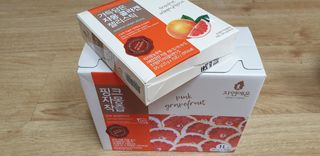 자연에온 핑크 자몽 착즙 100mL 10개입 1BOX +가 득담은 자몽 콜라겐 젤리스틱 1BOX — 5점을 준 리뷰어가 2021년 7월 올린 사용 사진