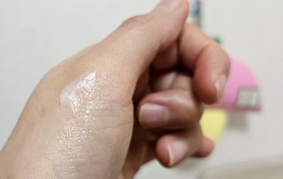 틱톡 [후르디아] 튼입술해결템 올리브영 블루베리 하이드레이팅 허니 립밤 — 5점을 준 리뷰어가 2023년 12월 올린 사용 사진