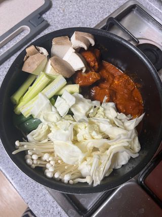 [푸딩팩토리] 대구 동인동식 수비드 매운돼지갈비찜 750g_국내산 돼지고기, 마늘듬뿍 동인동식 찜갈비 — 4.5점을 준 리뷰어가 2022년 8월 올린 사용 사진