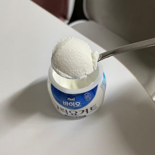 매일바이오 그릭요거트 오리지널 플레인 4개, 로스터리 커피믹스 4개 — 5점을 준 리뷰어가 2021년 12월 올린 사용 사진