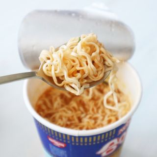 NISSIN 닛신 컵누들  4종 - 씨푸드오리지날, 씨푸드 스파이시, 씨푸드 커리, 씨푸드 XO소스 — 3점을 준 리뷰어가 2022년 3월 올린 사용 사진