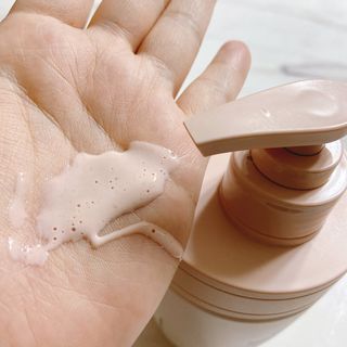 벨먼 내추럴 스파 머드레티놀 바디워시(그린로즈, 미드나잇 피오니) — 5점을 준 리뷰어가 2022년 6월 올린 사용 사진