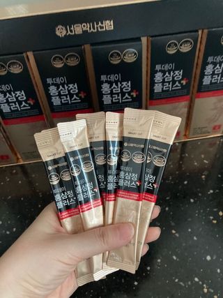 서울약사신협_투데이홍삼정플러스스틱_10g x 60포 — 5점을 준 리뷰어가 2021년 6월 올린 사용 사진