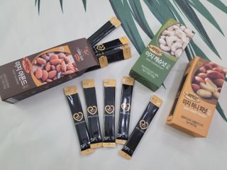 짜먹는 이지견과 짜먹는 이지아몬드, 짜먹는 이지허니피넛, 짜먹는 이지캐슈넛 각 10g X  10포 — 4점을 준 리뷰어가 2021년 1월 올린 사용 사진