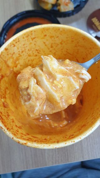 유비쿡 컵떡볶이 매운컵떡볶이2개/ 짜장컵떡볶이 2개  총 4개세트 — 5점을 준 리뷰어가 2021년 6월 올린 사용 사진