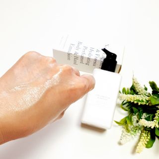 줄라이 모닝 _ JULY MORNING 줄라이모닝 하이드레이팅 퍼퓸드 바디앤핸드 에멀젼 — 5점을 준 리뷰어가 2021년 9월 올린 사용 사진