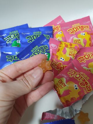 브이푸드 야쿠르트 구미젤리 — 5점을 준 리뷰어가 2021년 4월 올린 사용 사진