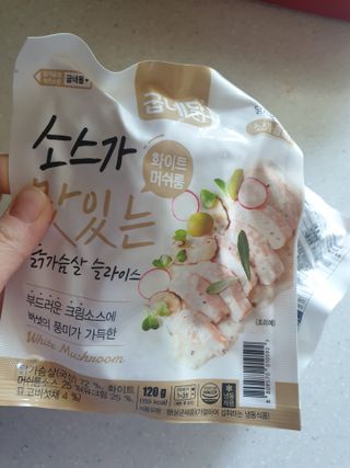 굽네몰 [굽네] 소스가 맛있는 닭가슴살 슬라이스 4종 — 5점을 준 리뷰어가 2021년 4월 올린 사용 사진