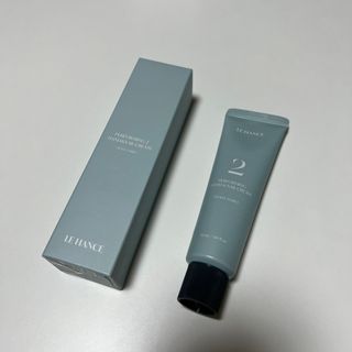 르핸스 퍼포밍 2 핸드&네일 비반트포렛/베티버포그 — 4.5점을 준 리뷰어가 2023년 1월 올린 사용 사진
