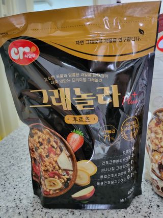 씨알푸드 씨알로 그래놀라 2종 후르츠+크랜베리 아몬드 — 5점을 준 리뷰어가 2022년 7월 올린 사용 사진