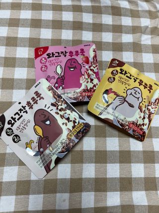 스낵스 와그작후루룩 3종_카카오2봉+아몬드2봉+딸기2봉 (총 6봉) — 5점을 준 리뷰어가 2024년 2월 올린 사용 사진