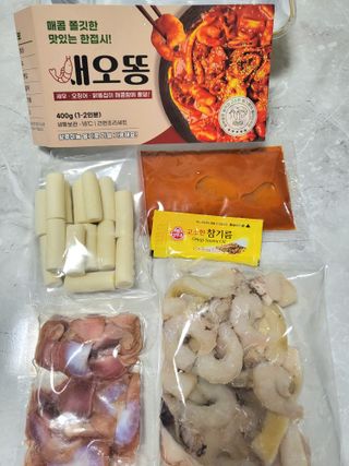 화끈한녀석들 새오똥400g 새우,오징어,똥집 볶음요리 소스,밀떡, 참기름 포함 — 5점을 준 리뷰어가 2022년 12월 올린 사용 사진